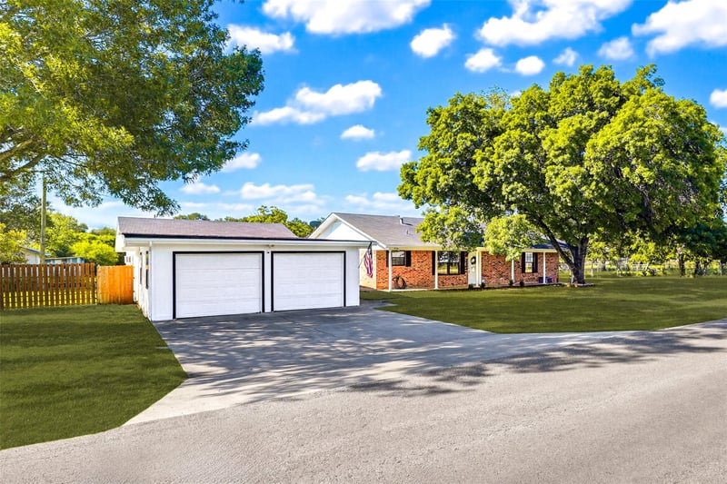 Virtual tour of 1350 Mary Preiss DR