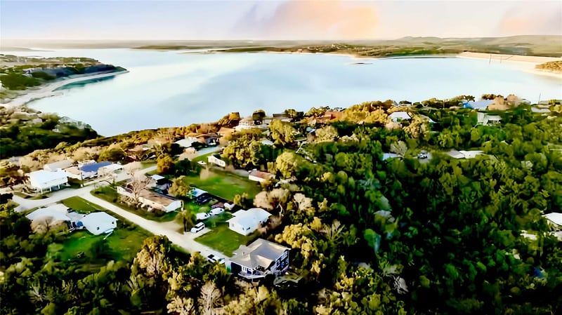Virtual tour of 1353 Trail Pass Dr