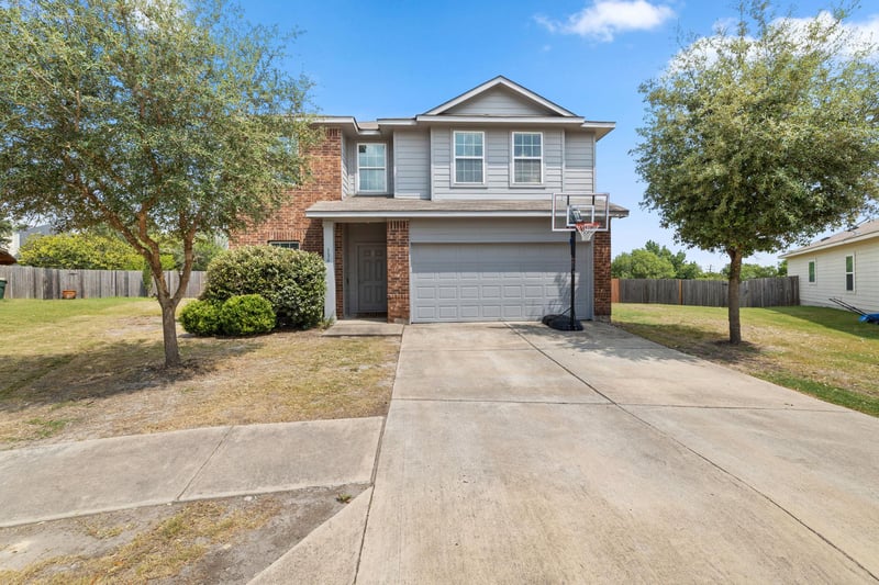 Virtual tour of 136 Charing CV