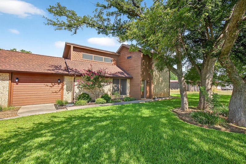 Virtual tour of 136  Lakeshore Dr