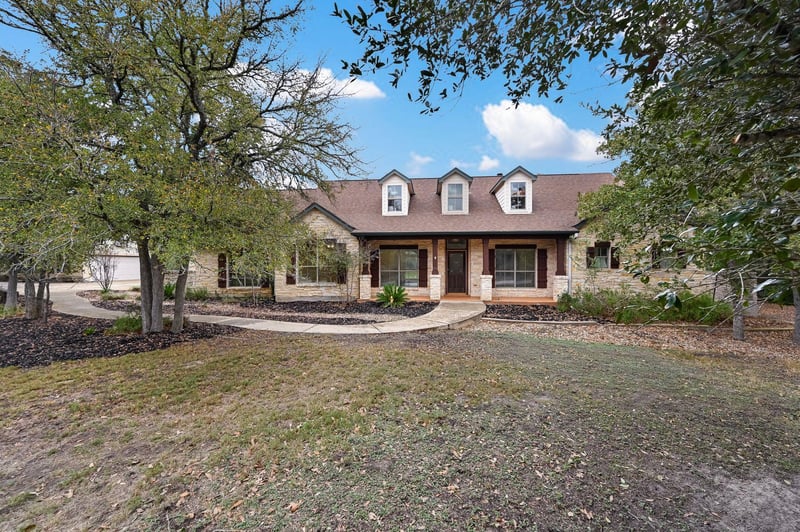 Virtual tour of 136 Sam Houston Dr
