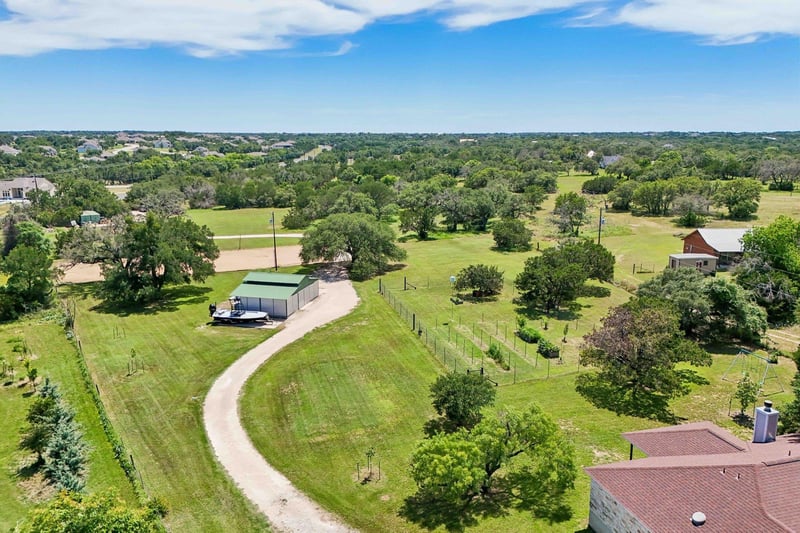 Virtual tour of 136 Thoroughbred Trce