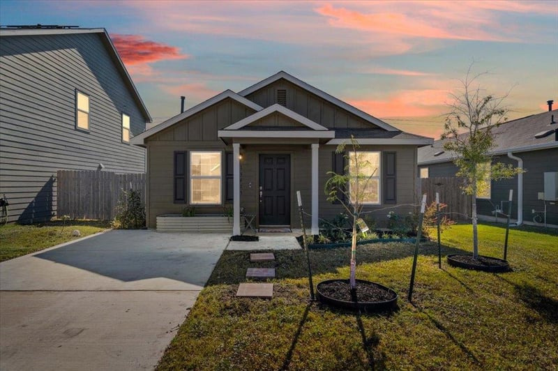 Virtual tour of 13617 Knights Branch DR