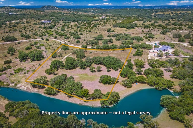 Virtual tour of 1364 N Walnut Springs DR