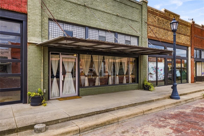 Virtual tour of 137 E Clark St