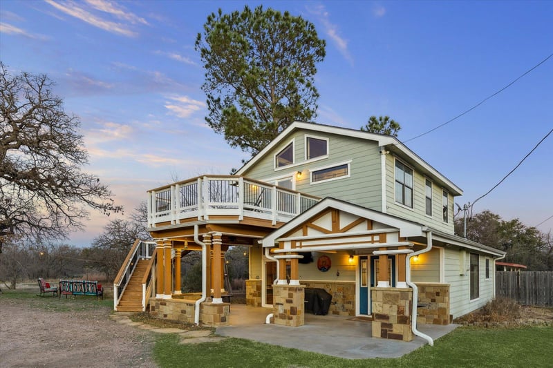 Virtual tour of 137 Hill Dr