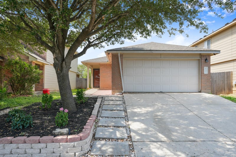 Virtual tour of 137 Hillhouse LN