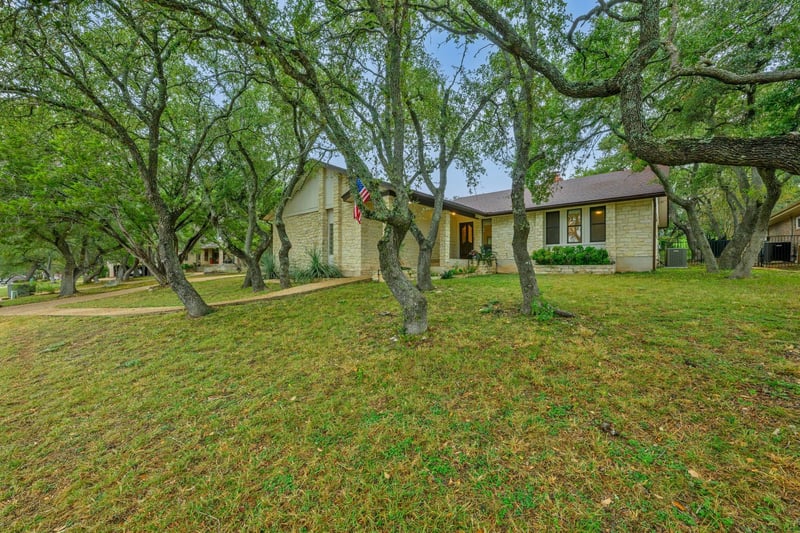 Virtual tour of 137 Long Wood Ave
