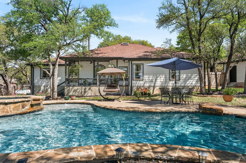 Virtual tour of 137 Ridgewood CV