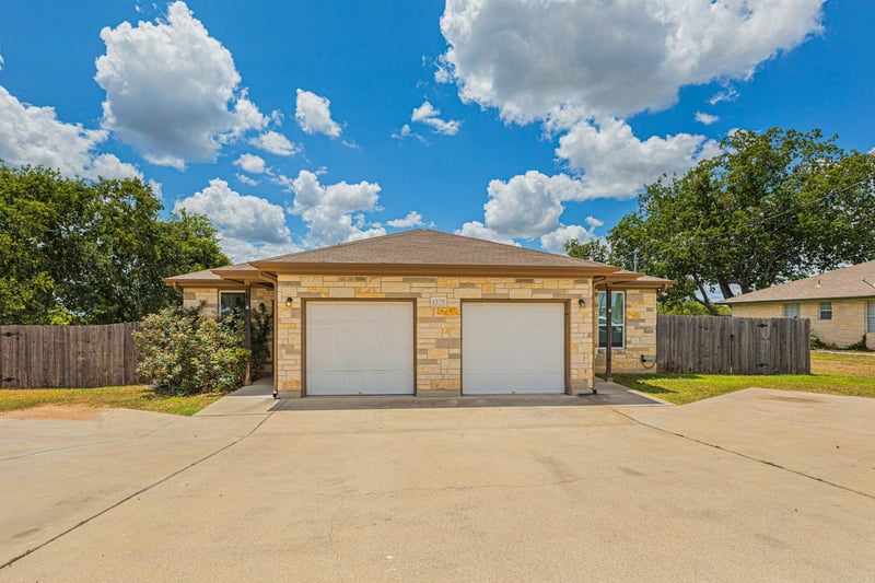 Virtual tour of 1375 Main ST