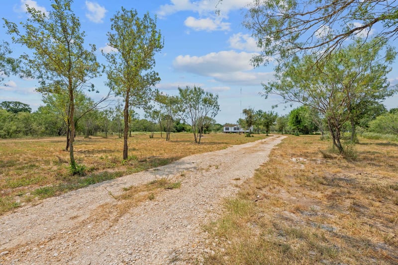 Virtual tour of 1375 Plant Rd