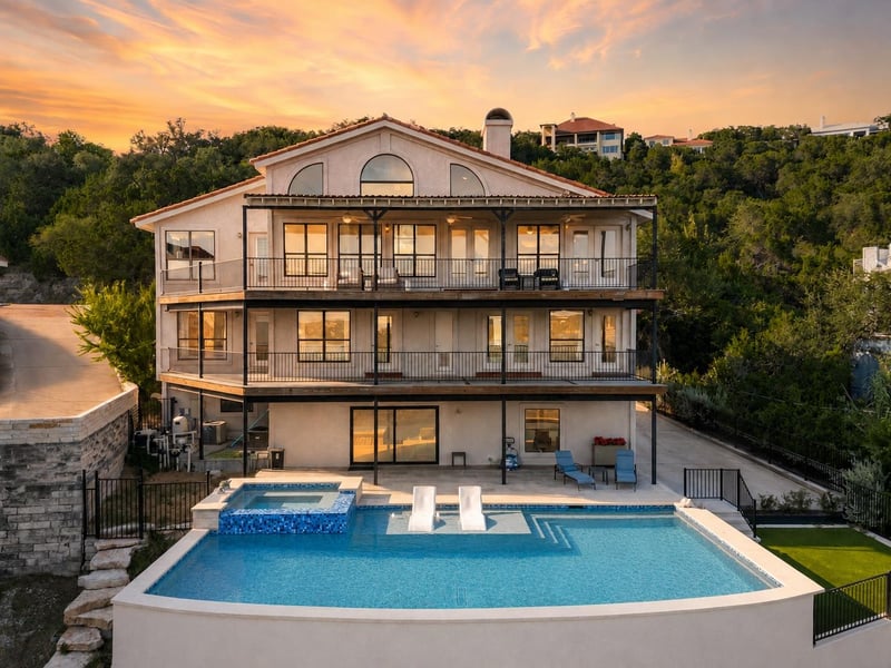 Virtual tour of 13805 Skyline Dr