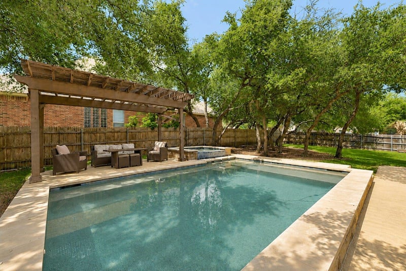 Virtual tour of 1385 Pine Forest CIR