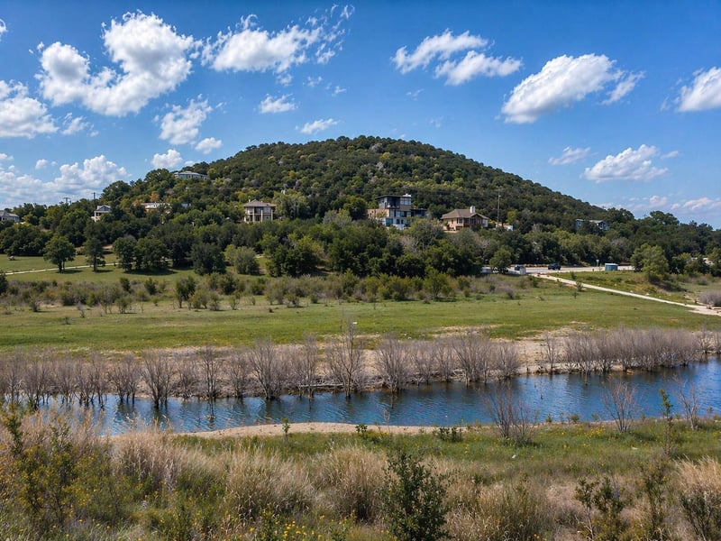 Virtual tour of 13967 Fm 2769