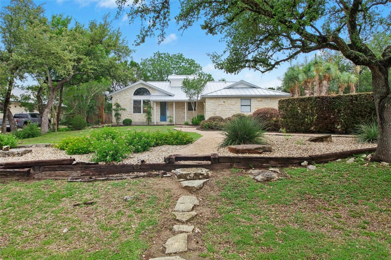 Virtual tour of 140 Donna Dr