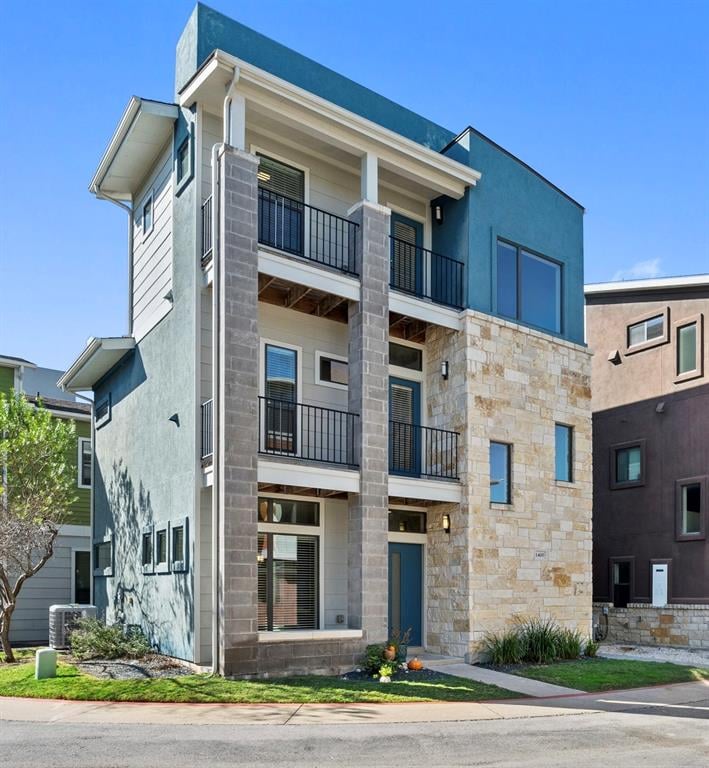 Virtual tour of 1400 Lorraine Loop Unit #1400
