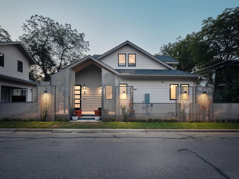 Virtual tour of 1401 E 3rd ST Unit #2