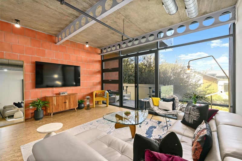 Virtual tour of 1401 Eva ST Unit #202