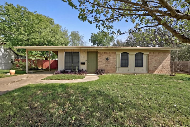 Virtual tour of 1402 Camelot Cir