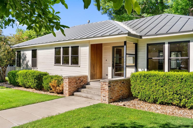 Virtual tour of 1402 Hutto RD