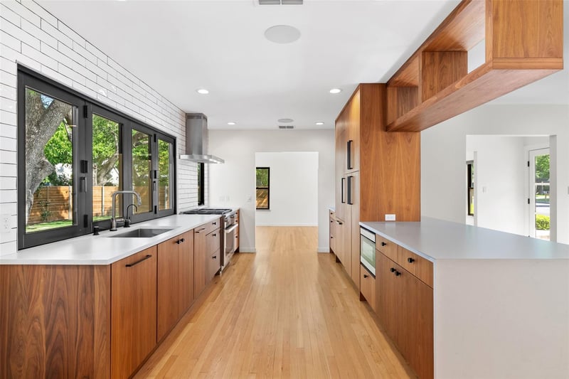 Virtual tour of 1402 Hutto RD