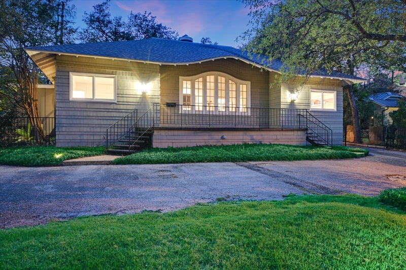 Virtual tour of 1402 Windsor RD