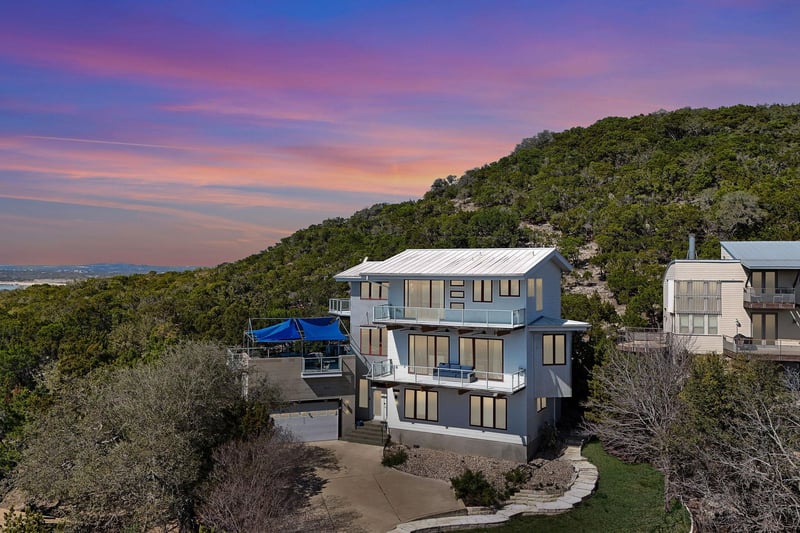 Virtual tour of 14020 Lakeview DR