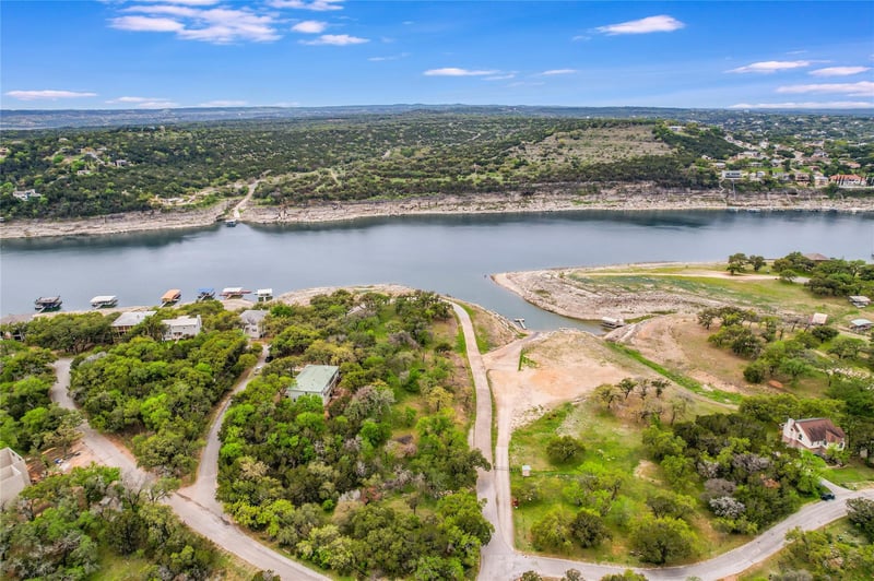 Virtual tour of 1403 Emerald Rd
