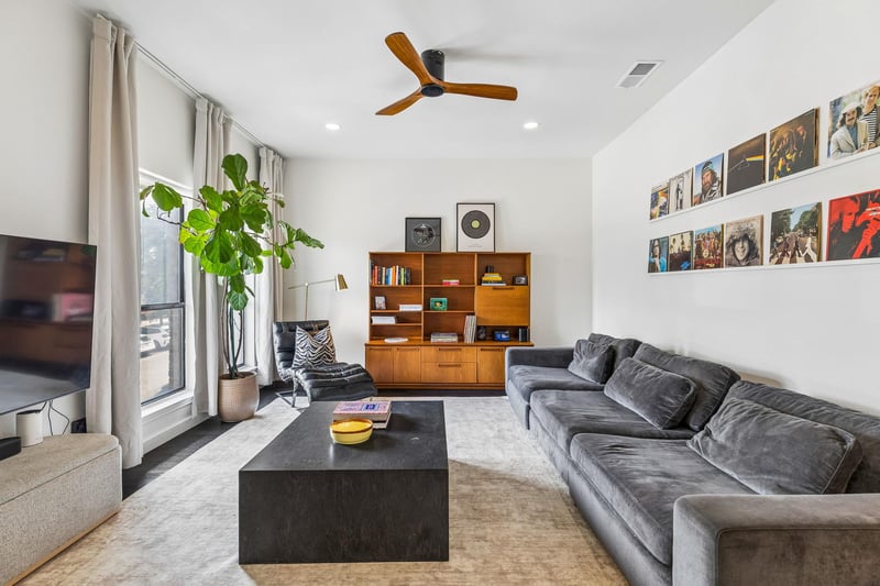 Virtual tour of 1404 Norwalk LN Unit #204