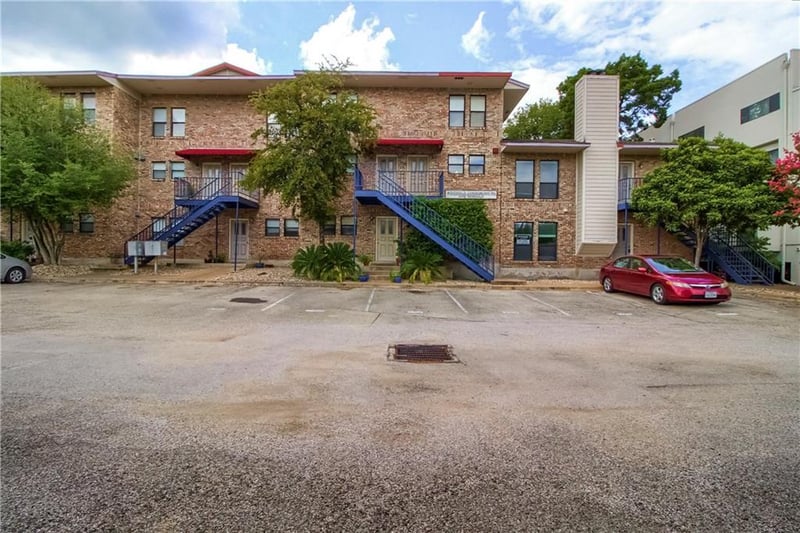 Virtual tour of 1404 Norwalk LN Unit #205