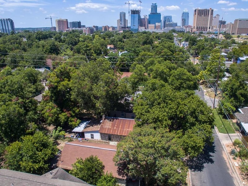Virtual tour of 1409 E 3rd St