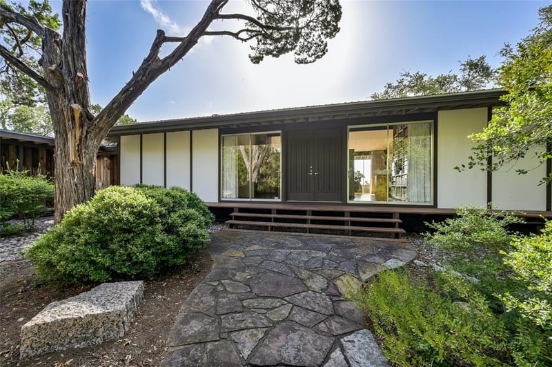 Virtual tour of 1409 Flintridge RD