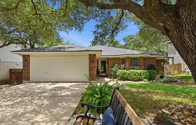 Virtual tour of 1409 Knoll Ridge DR