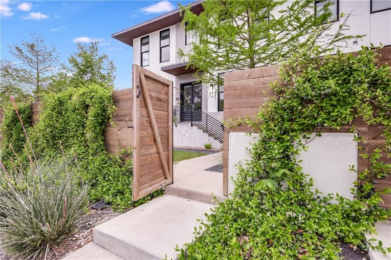 Virtual tour of 1410 Woodlawn RD Unit #B