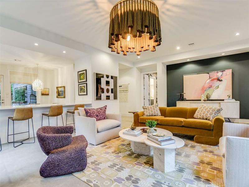 Virtual tour of 1411 Alta Vista Ave