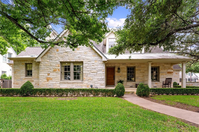 Virtual tour of 1411 Hardouin Ave
