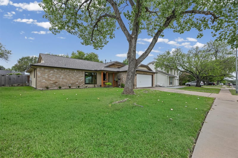 Virtual tour of 1413 Charolais DR