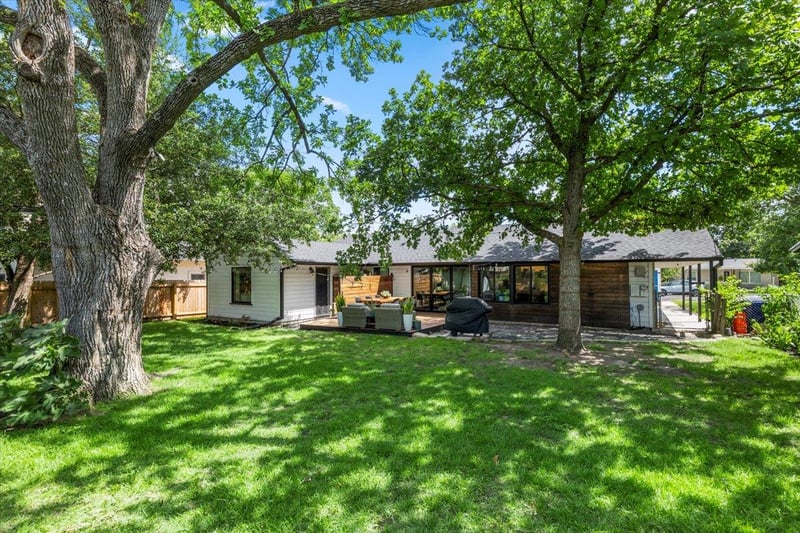 Virtual tour of 1414 Ridgemont Dr