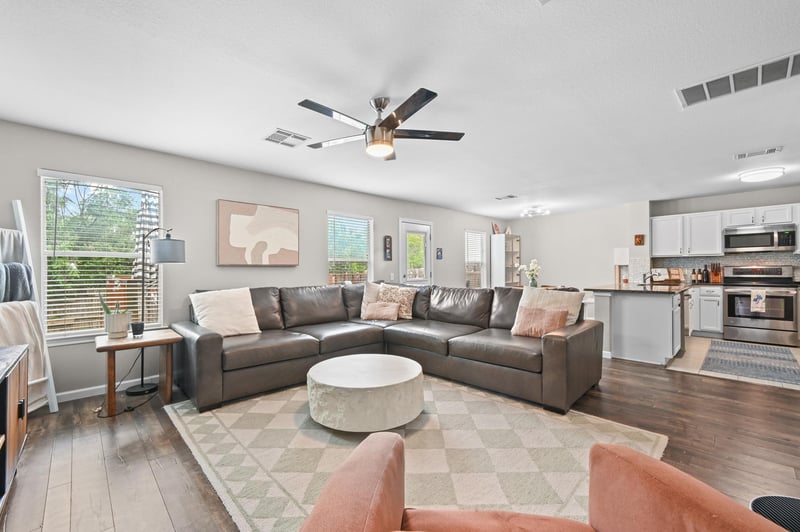 Virtual tour of 1414 Strickland DR