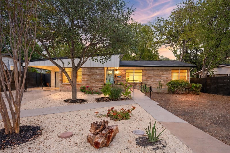 Virtual tour of 1418 Larkwood Dr