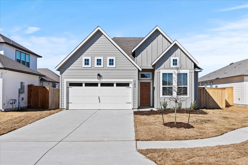 Virtual tour of 142 Paul Pena Dr