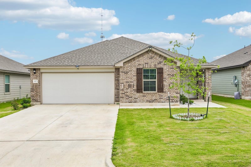 Virtual tour of 1423 Athan Dr