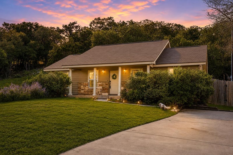 Virtual tour of 1427 Bonnyview DR
