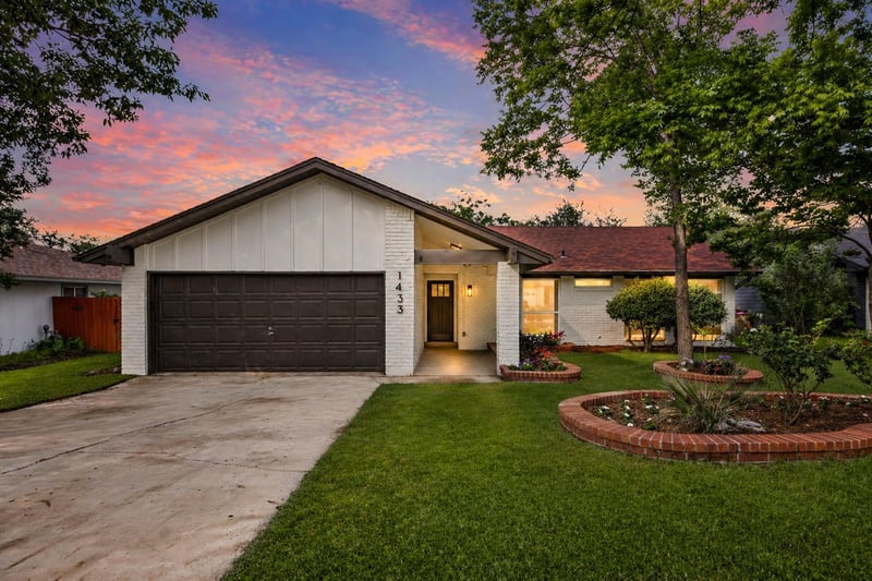 Virtual tour of 1433 Salem Meadow CIR