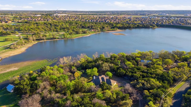 Virtual tour of 144 Woodland Trl