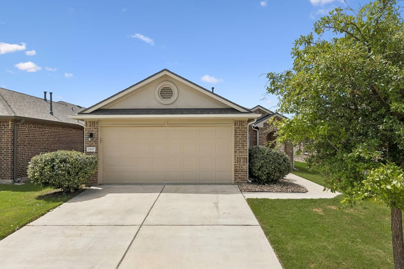 Virtual tour of 1445 Fairhaven GTWY