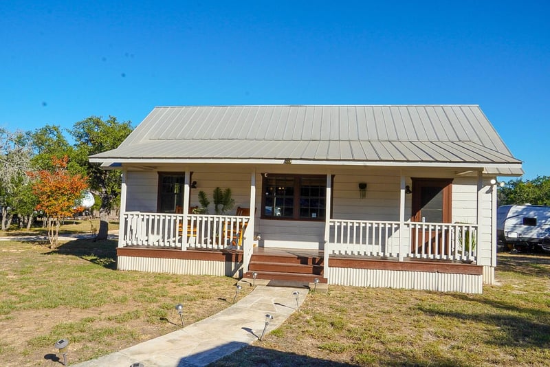 Virtual tour of 145 Lea LN
