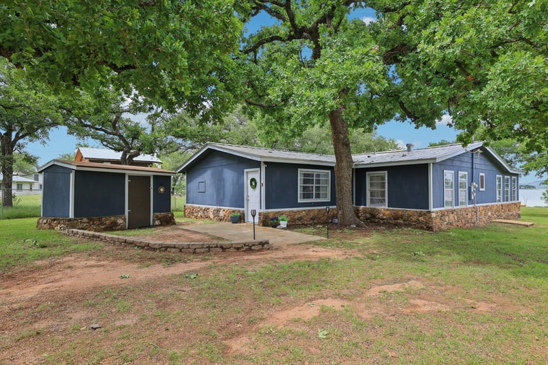 Virtual tour of 145 Oak Point Dr