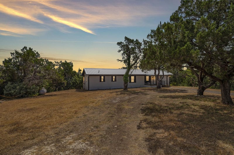 Virtual tour of 14504 Rock Cliff Dr