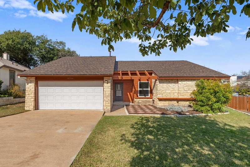 Virtual tour of 14506 Crystal CT